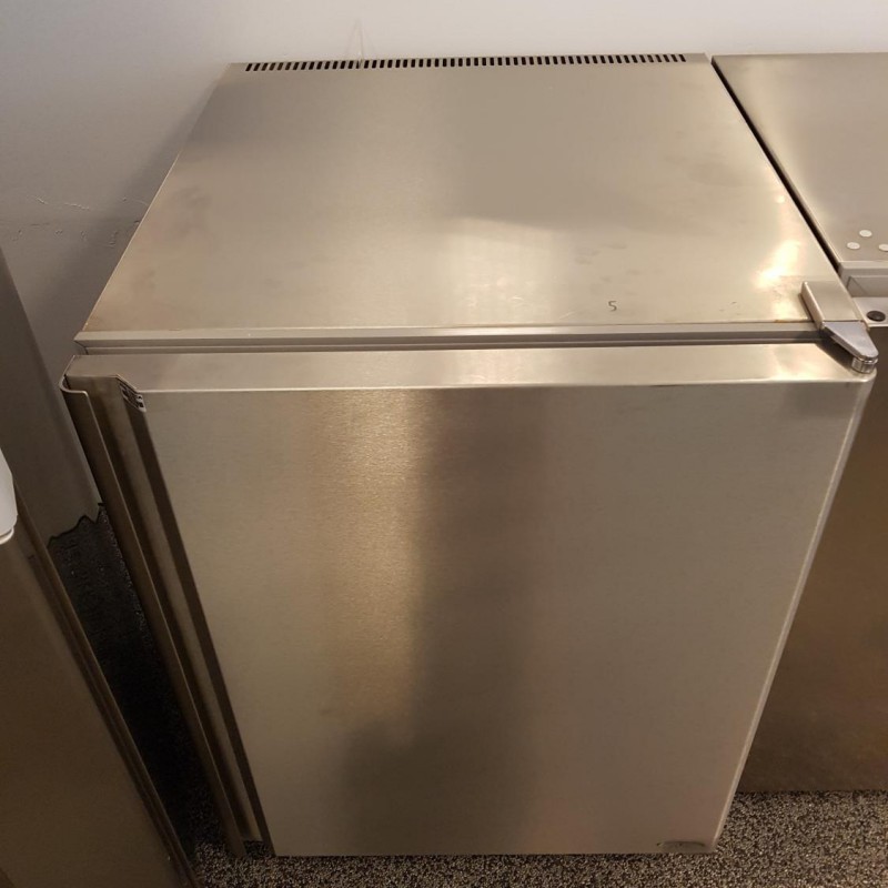 Afname Onvervangbaar tegenkomen Showroommodel Desmon tafelmodel koelkast - Beuk Horeca