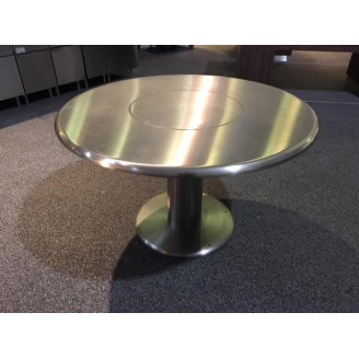 Occasion tafel met ge&iuml;ntegreerde teppanyaki plaat