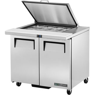 True saladette 2-deurs Mega Top met vlak deksel - 240L (12x 1/6)